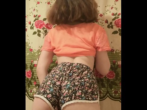 ❤️ Babe żagħżugħa sexy tqaxxir ix-xorts tagħha fuq il-kamera ❤️❌ Porn iebes lilna