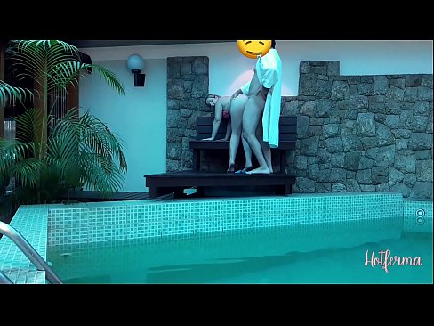 ❤️ Boss jistieden maid għall-pool, iżda ma setgħetx tirreżisti sħun ❤️❌ Porn iebes lilna