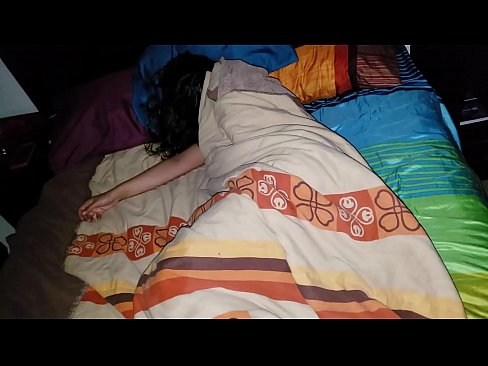 ❤️ Stepson jgħajjar lill-mara żagħżugħa tiegħu waqt li torqod. ❤️❌ Porn iebes lilna